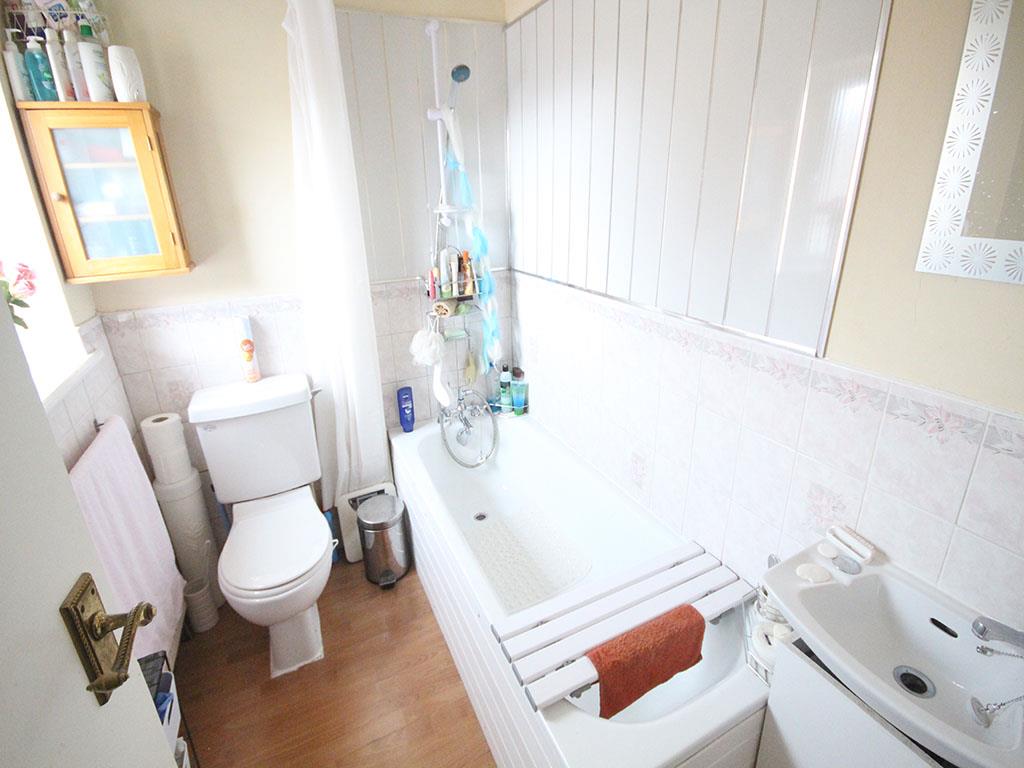 2 bedroom end terrace house SSTC in Earby - IMG_3305.jpg